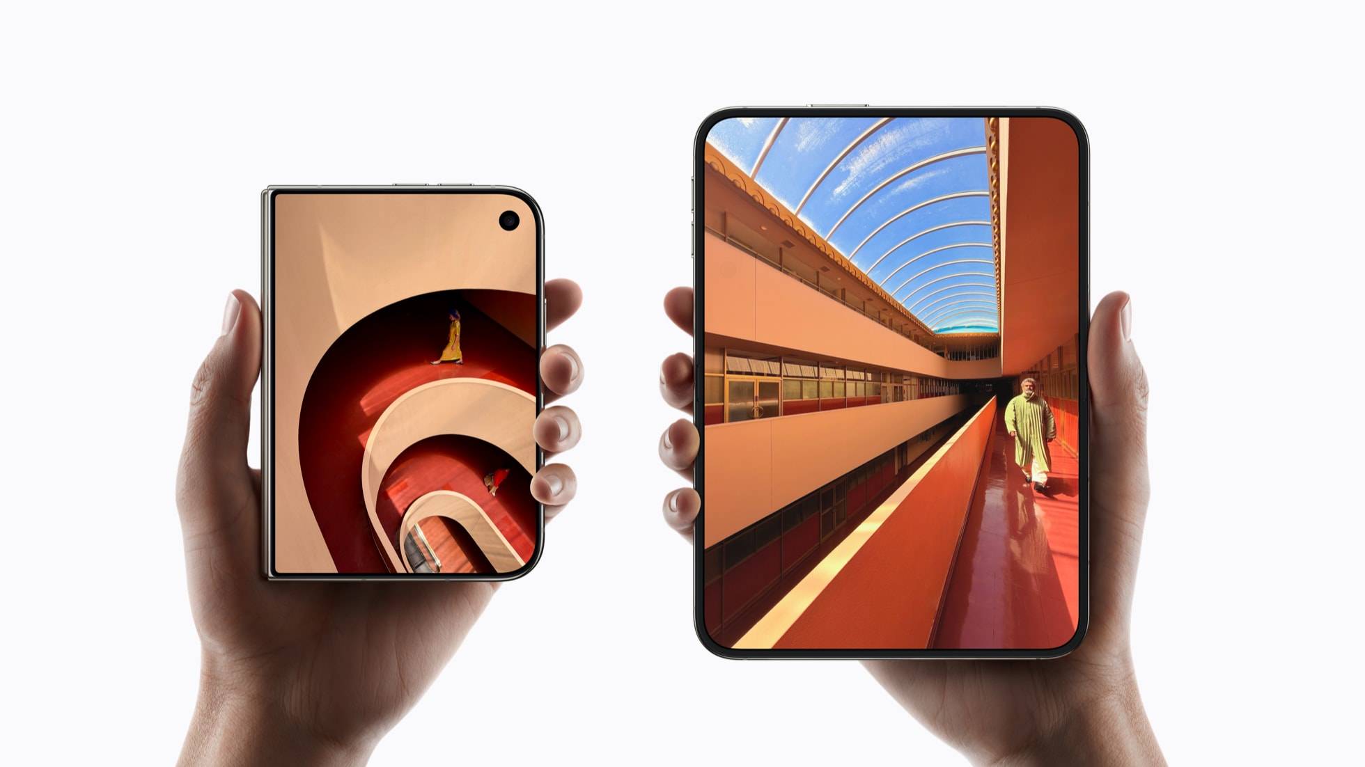 iPhone Duo ditutup dan dibuka, menunjukkan skrin luar dan skrin dalam