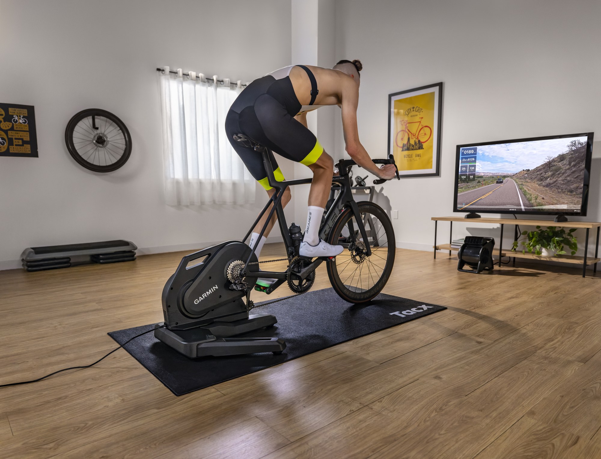 Tacx Nēra di dalam rumah